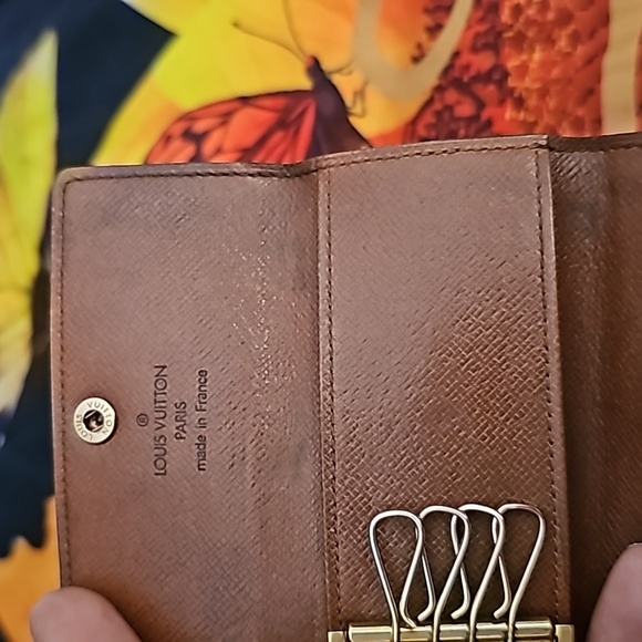 Louis Vuitton Logo Print Key Holder. Great Condition - Picture 2 of 6